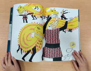 The Only Lonely Cloak - Le Petit Capelet - Livre illustré par Sarah De Latte